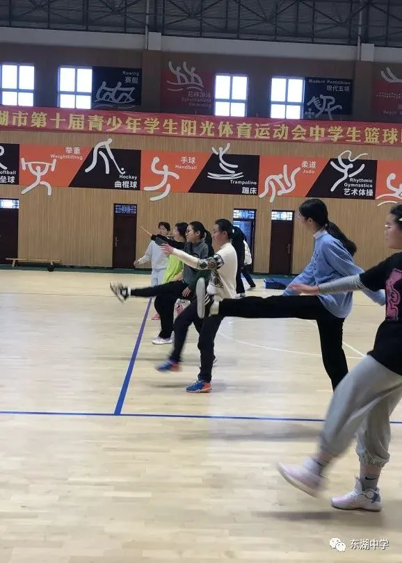 儿童如何在游戏中学习篮球技术_1